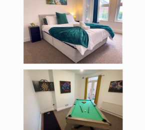 Amorly House - Sleeps 8 Free Permit Parking Big Spacious With Games Room